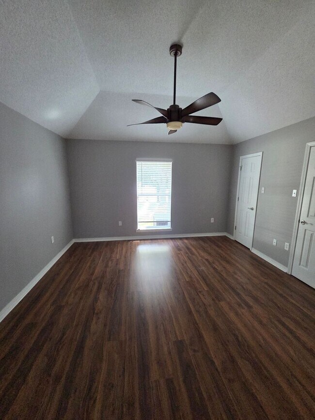 Building Photo - 117 Moonraker Dr