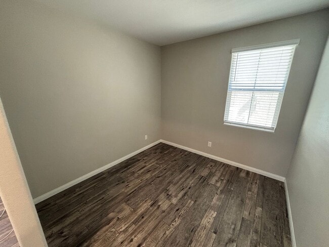 Building Photo - Beautifully Upgraded Single-Story 2BED/2BA...