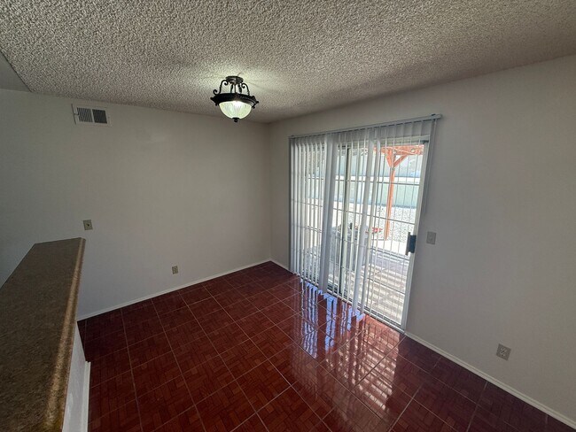 Building Photo - 4 -Bedroom Single-Story Home in Canyon Cou...