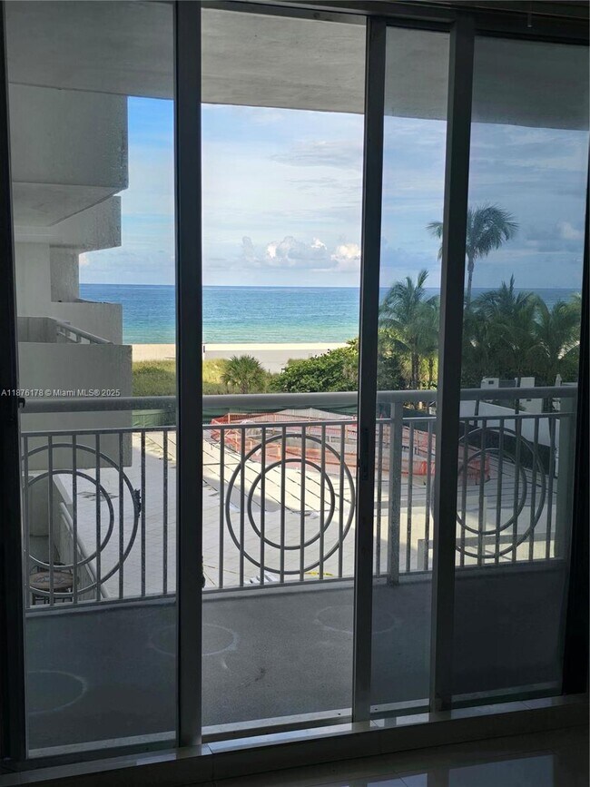 Building Photo - 5825 Collins Ave