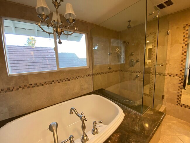 Building Photo - 10408 Summer Holly Cir