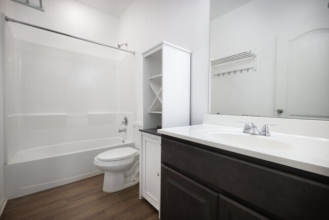 Building Photo - 2106 Benjamin Park