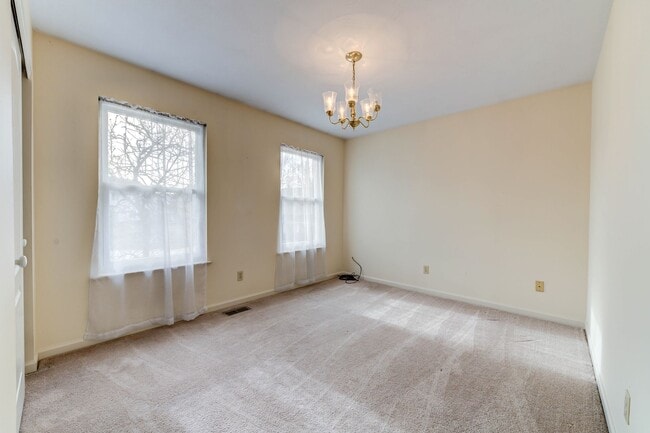 Building Photo - Spacious Parkway South Home with Walk-Out Basement & Large Backyard