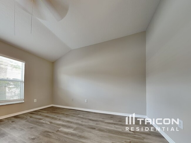 Building Photo - 31422 Shaker Cir