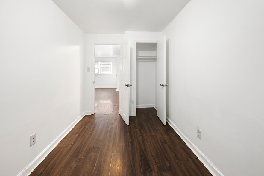 Building Photo - 3816 W Bay Ave