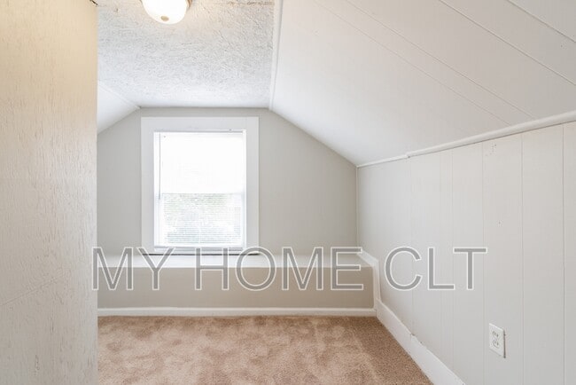 Building Photo - 1017 Holland Ave