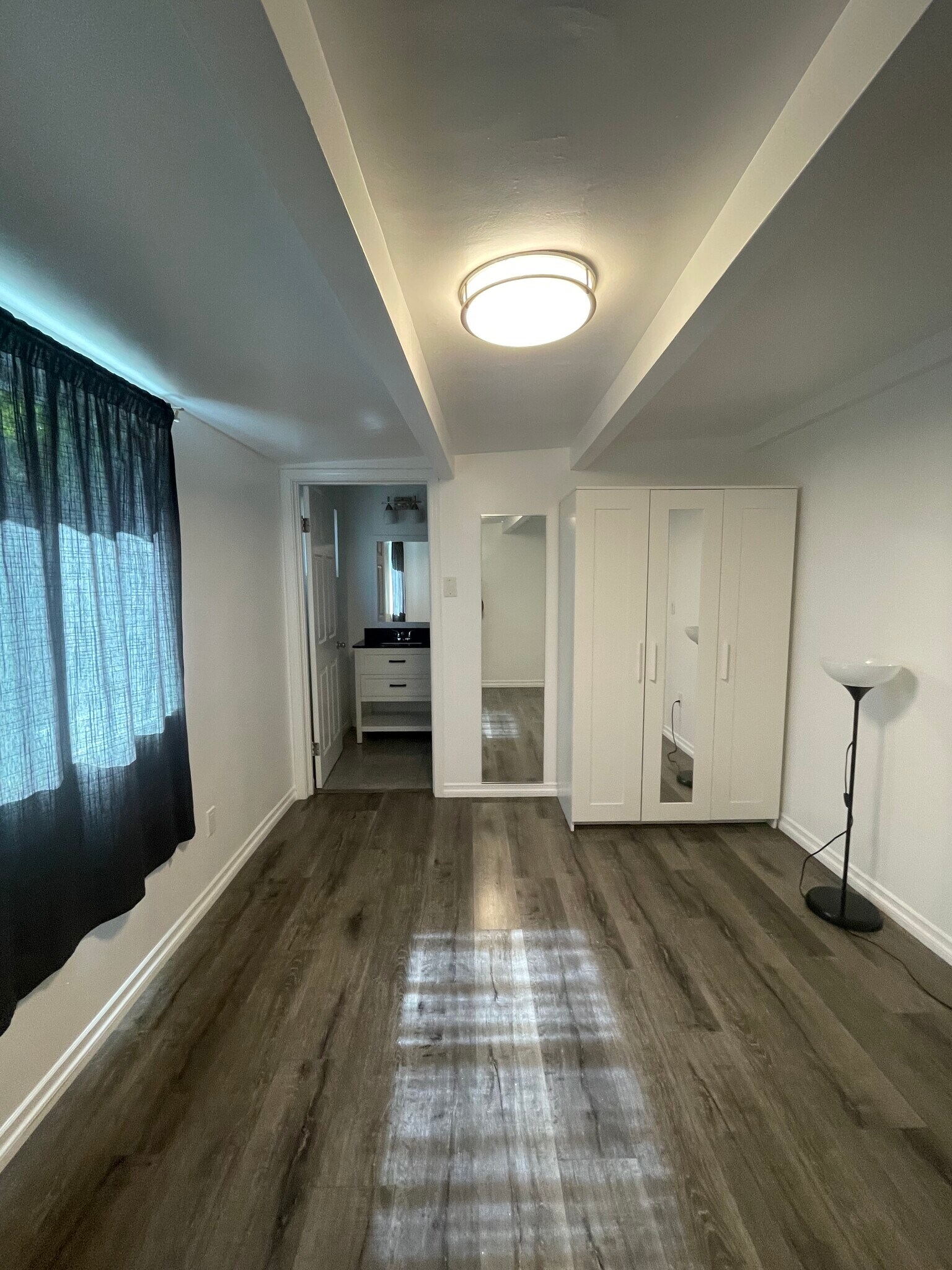Building Photo - 6756 Tyrone Ave