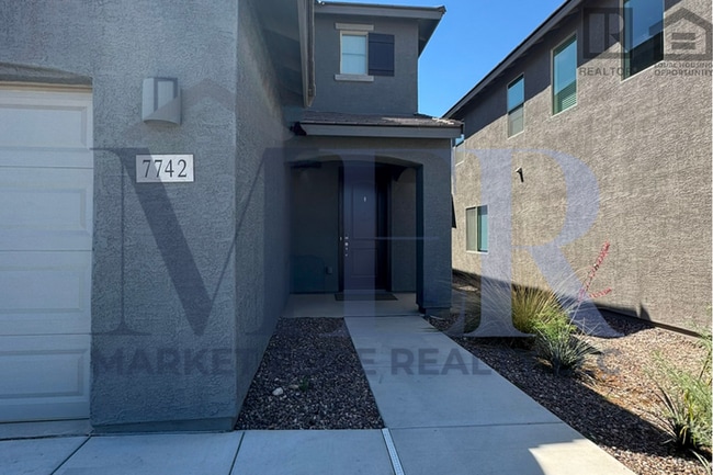 Building Photo - 4Bed/3Bath Home at I10/Wilmot Rd! $199 MOV...
