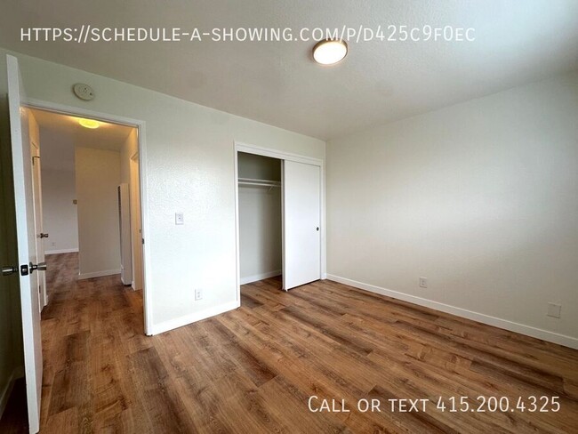 Building Photo - 102 E Bernal Dr