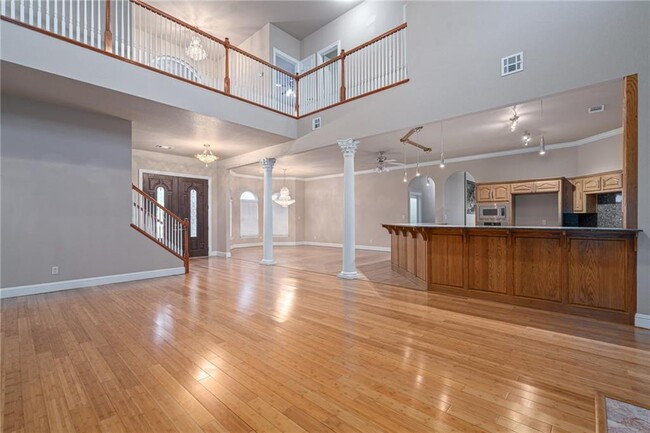 Building Photo - 6500 Riley Park Dr
