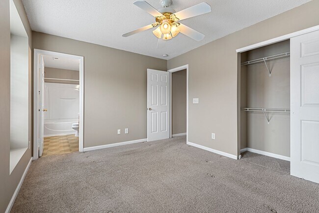 Building Photo - 135 Bellfare Dr