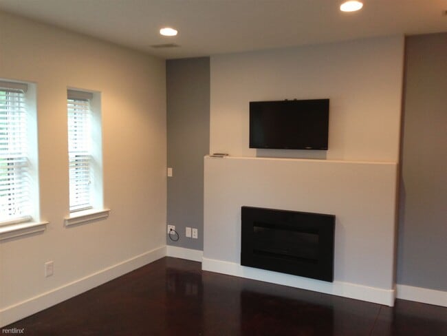 Building Photo - 2 br, 1 bath  - 120 Eastern Ave SE Apt 7