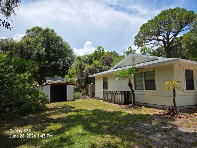 Building Photo - Cute Rental Home on Dead End Street w/large yard