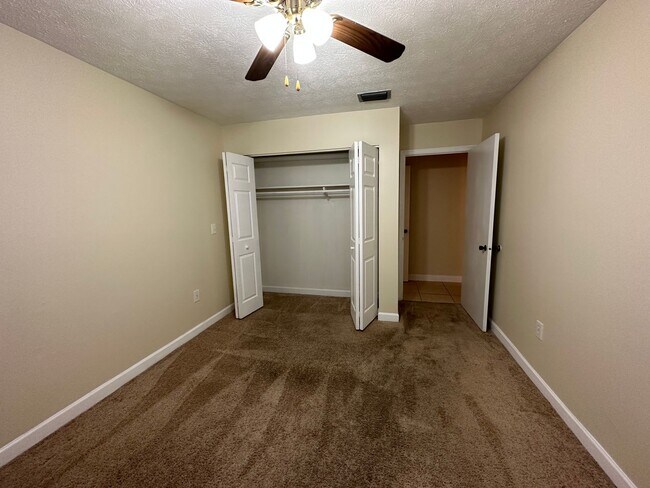 Building Photo - Spacious 3Bed/2Bath Condo in Colonial Point!