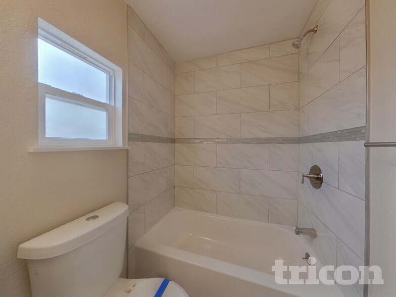 Building Photo - 1364 Ironton St