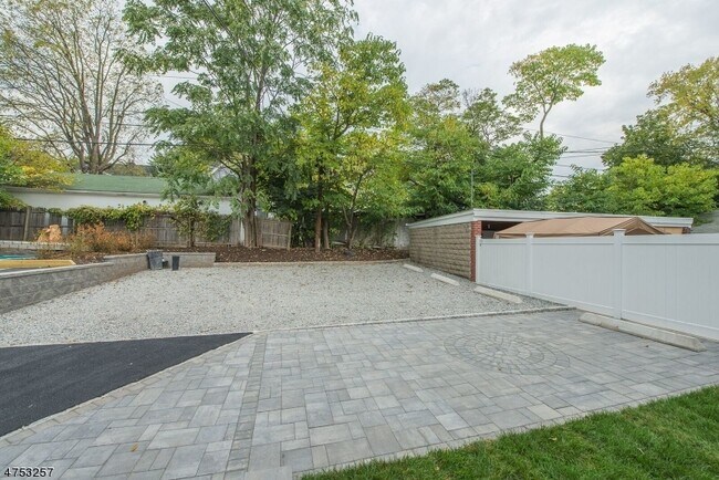 Building Photo - 34 N Willow St