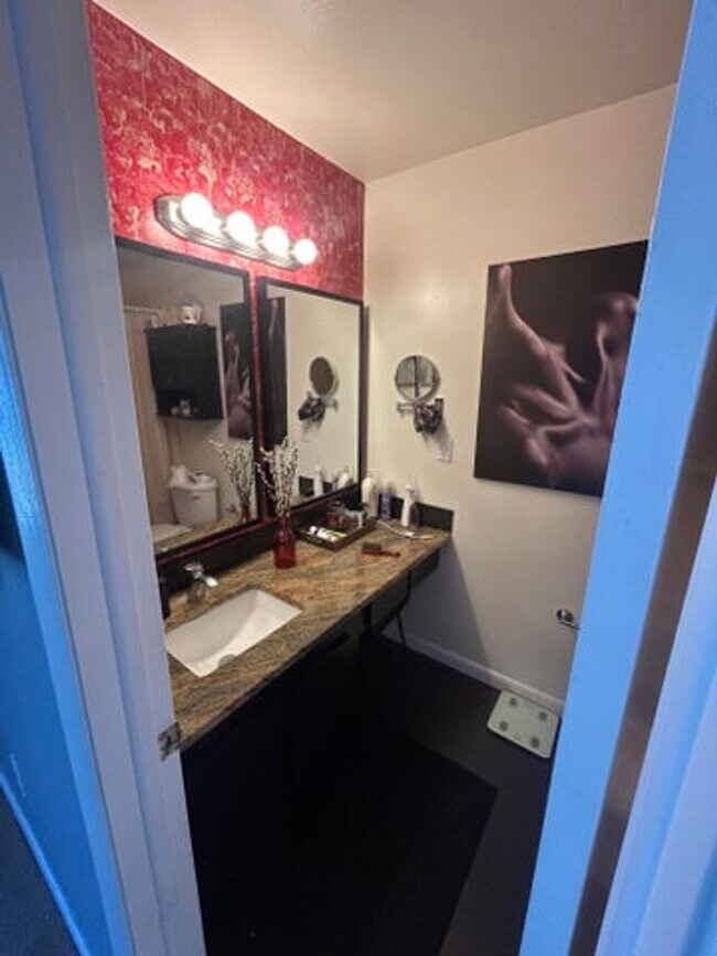 Building Photo - 818 Sandtree Dr