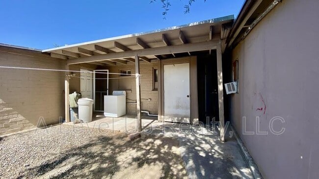 Building Photo - 4004 S Lundy Ave