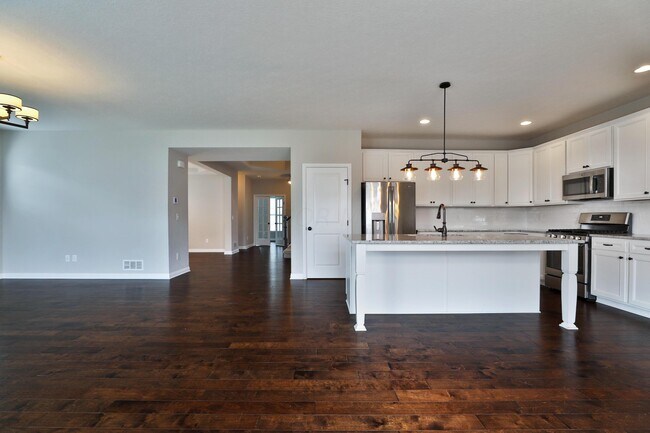 Building Photo - 1412 Leesland Dr