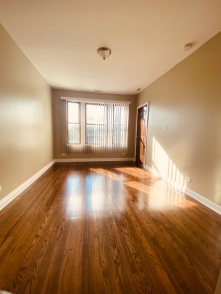 Building Photo - 4149 S Prairie Ave