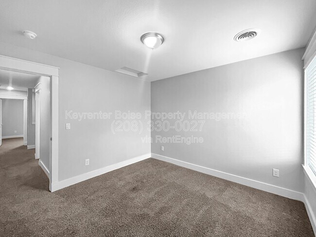 Building Photo - 2120 N Eagle Creek Ln