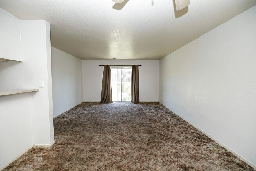 Building Photo - 1580 N Denair Ave