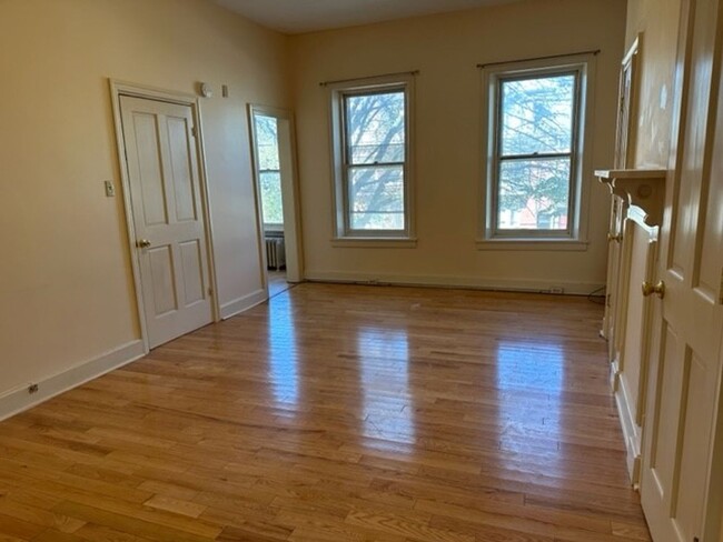 Building Photo - Welcome to our cozy 2nd floor 2-bedroom, 1...