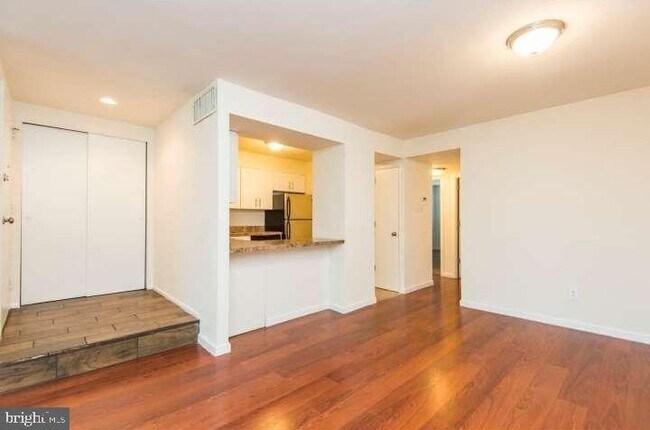 Building Photo - 326 Hermit St