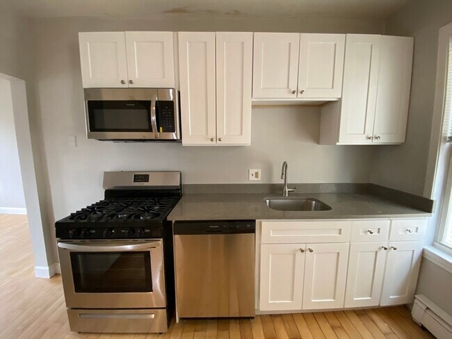Building Photo - 139 Bowdoin St