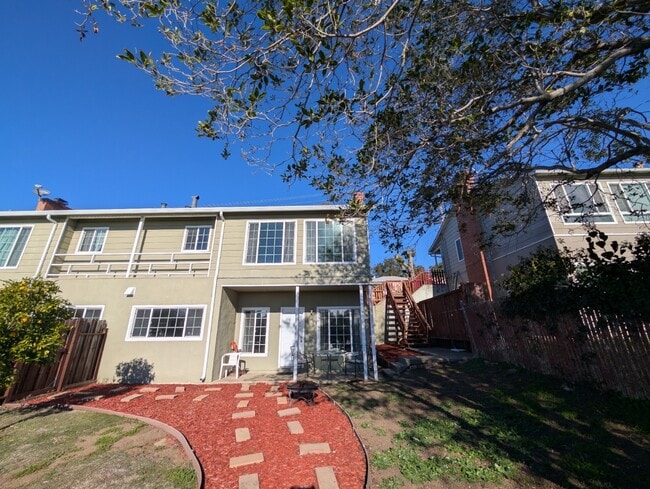 Building Photo - 1406 Highland Blvd