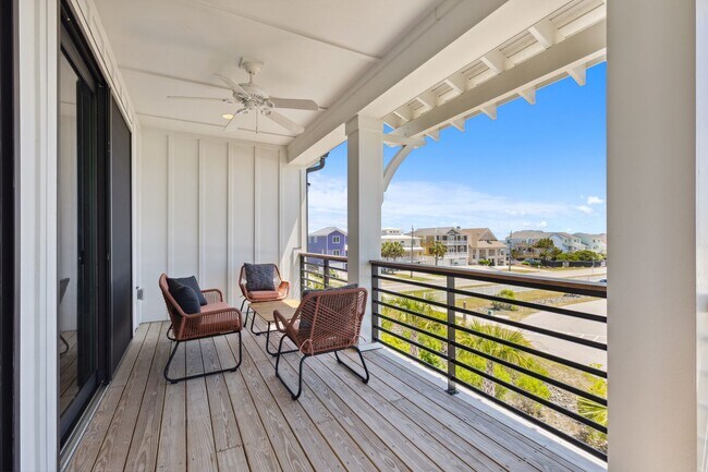 Building Photo - NEW HIGH END OFF-SEASON RENTAL NOW AVAILABLE