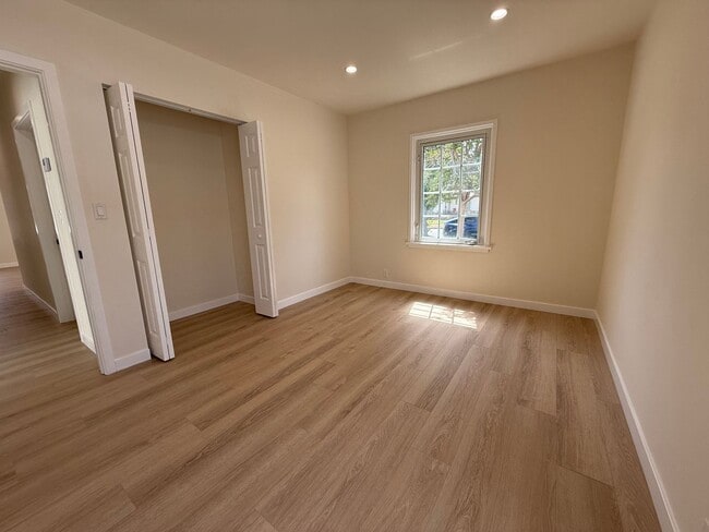 Building Photo - Stunning Fully Renovated Home in Prime Bur...