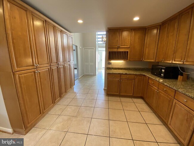 Building Photo - 1712 12th St S