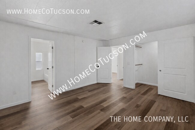 Building Photo - 2548 E Glenn St