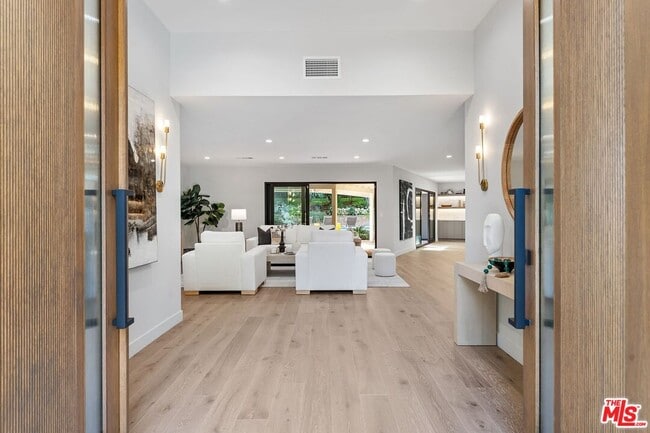 Building Photo - 4943 Palomar Dr