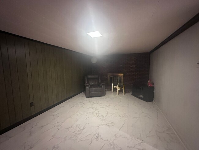 Building Photo - 3 bed, 2 full bath House in 40218 - $2,000/month