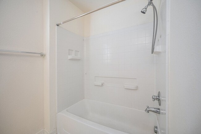 Building Photo - AVAILABLE NOW!  Close to the Airport?? and...
