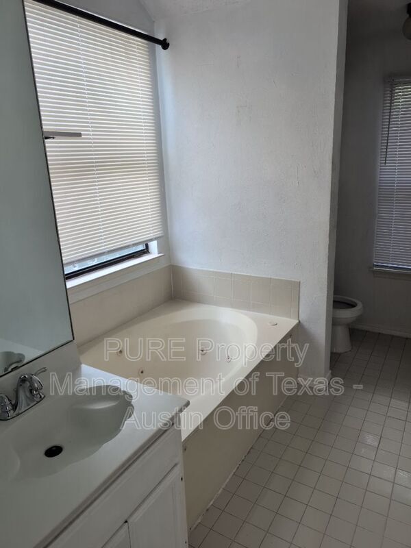 Building Photo - 15705 Monona Cove