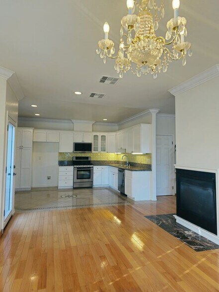 Building Photo - 4516 Ramsdell Ave