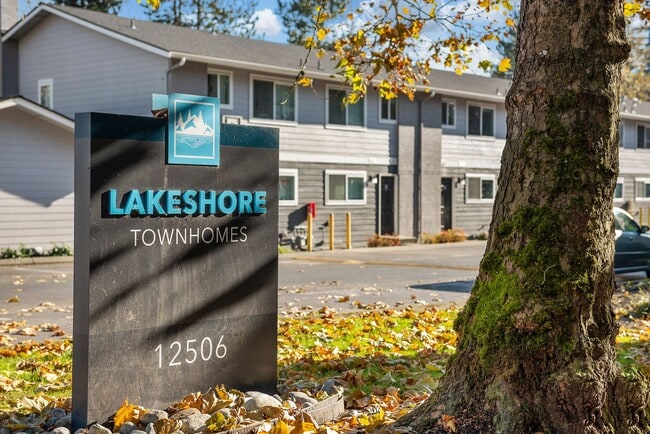 Building Photo - LSLV Lakeshore Lakeview