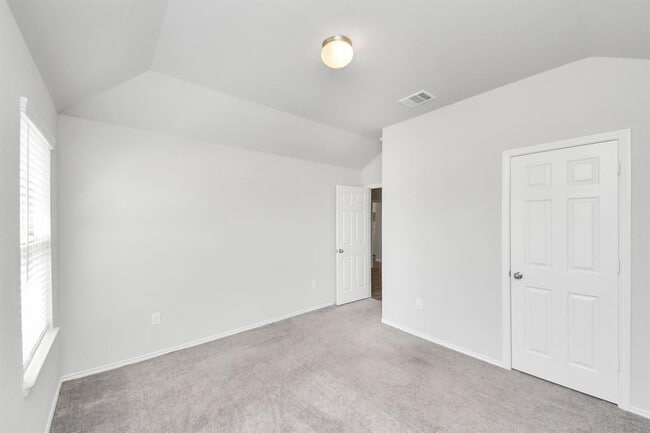 Building Photo - 2214 Welborn Dr