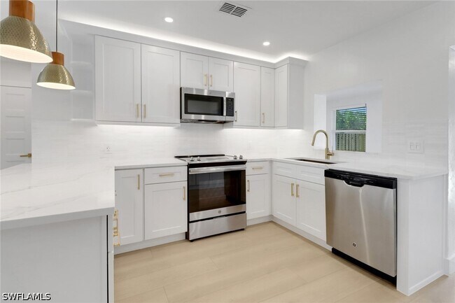 Building Photo - 4525 Fluvia Ave