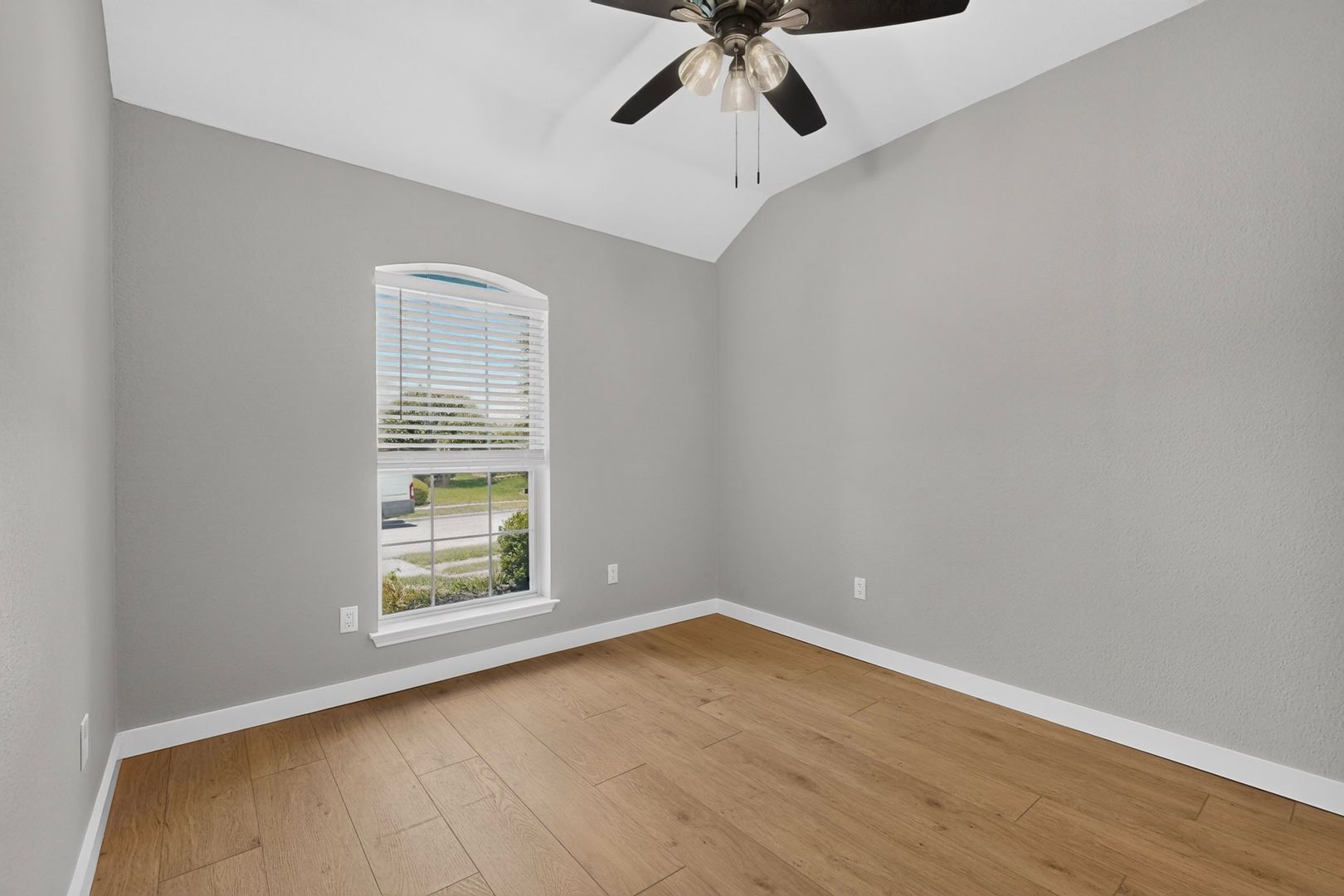 Building Photo - 9881 Cambridge Dr