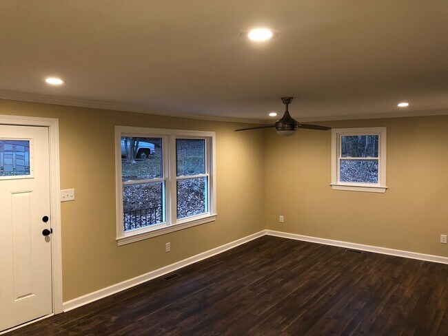 Building Photo - 2817 Beechwood Dr