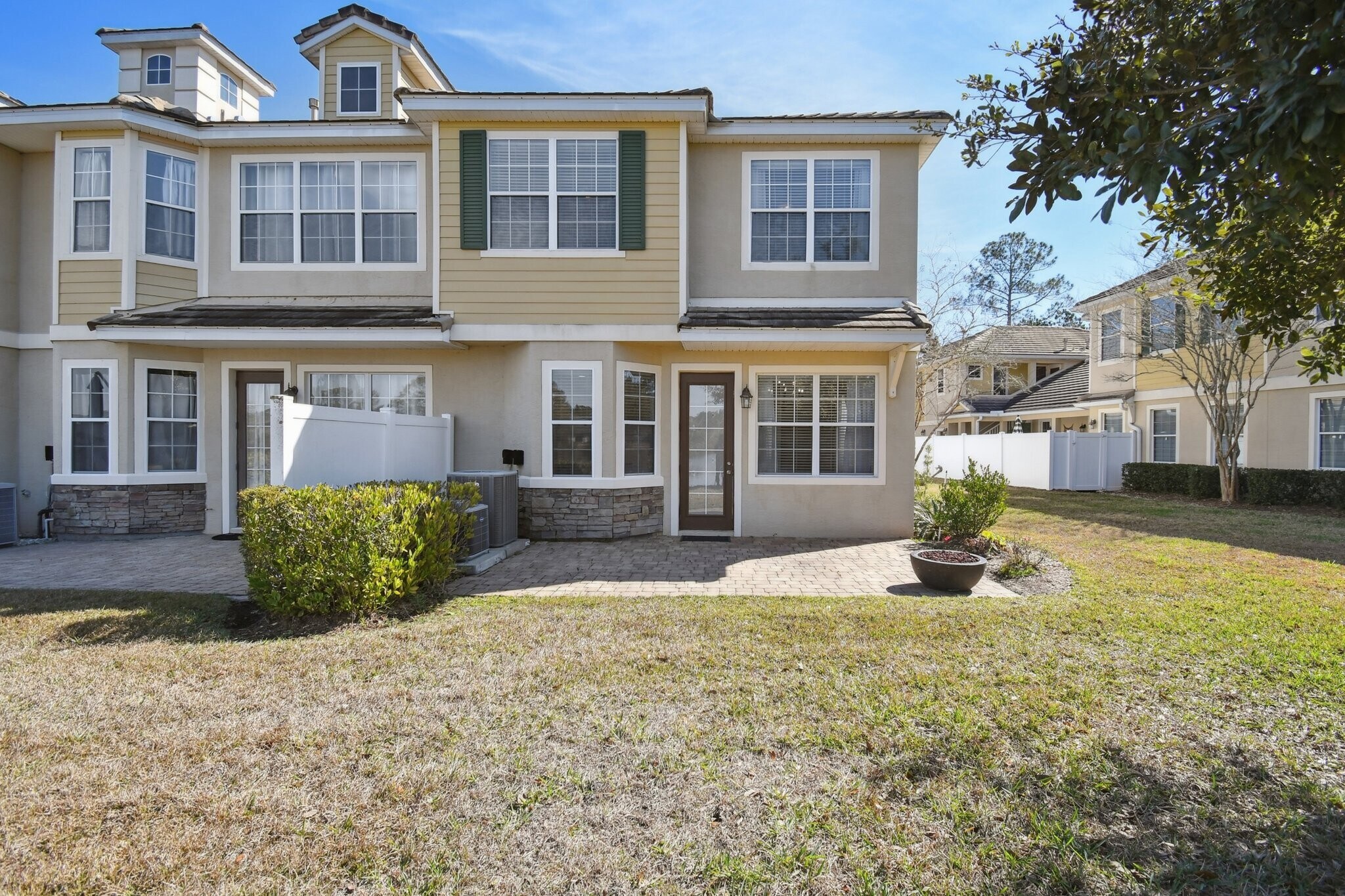 Building Photo - 531 Hedgewood Dr