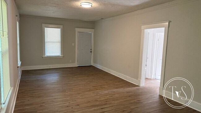 Building Photo - RATE DROP ALERT (was $1900/month)!