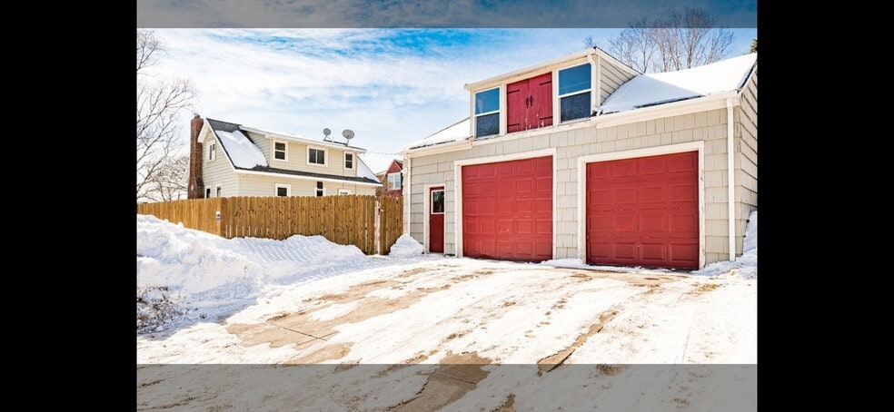 Building Photo - 445 E Oxford St