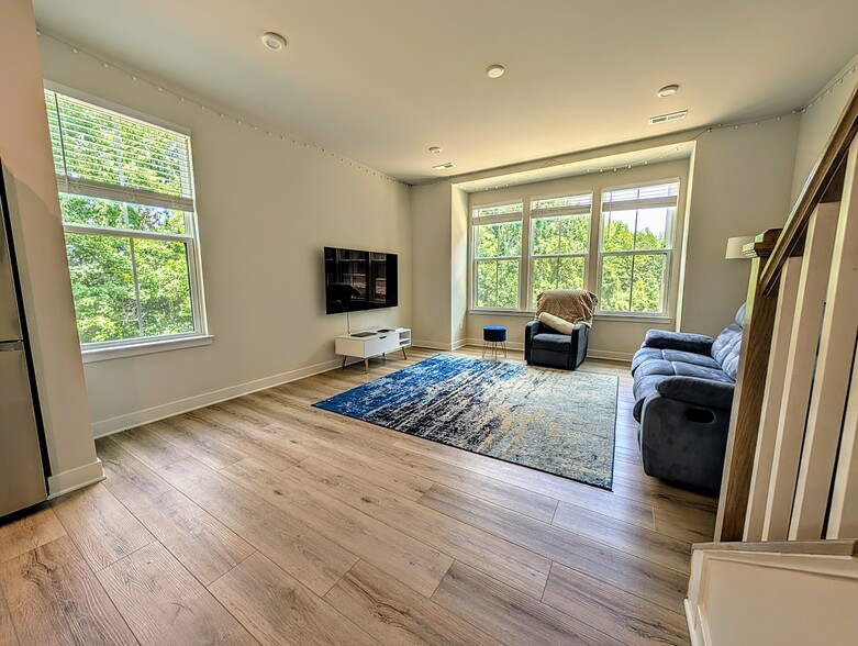 Leaving room - 460 Spearfield Ln