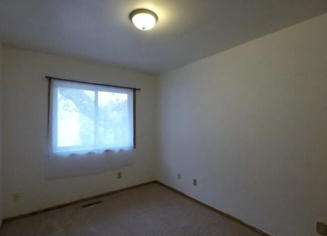 Building Photo - 3526 N Newton Ave