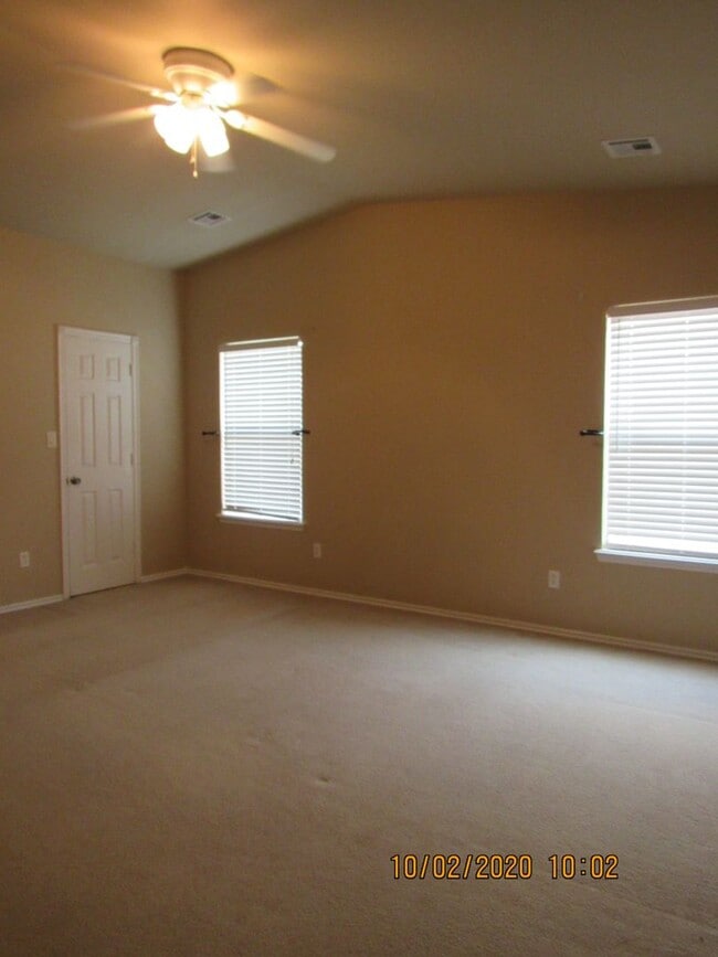 Building Photo - Great Eastside Home!